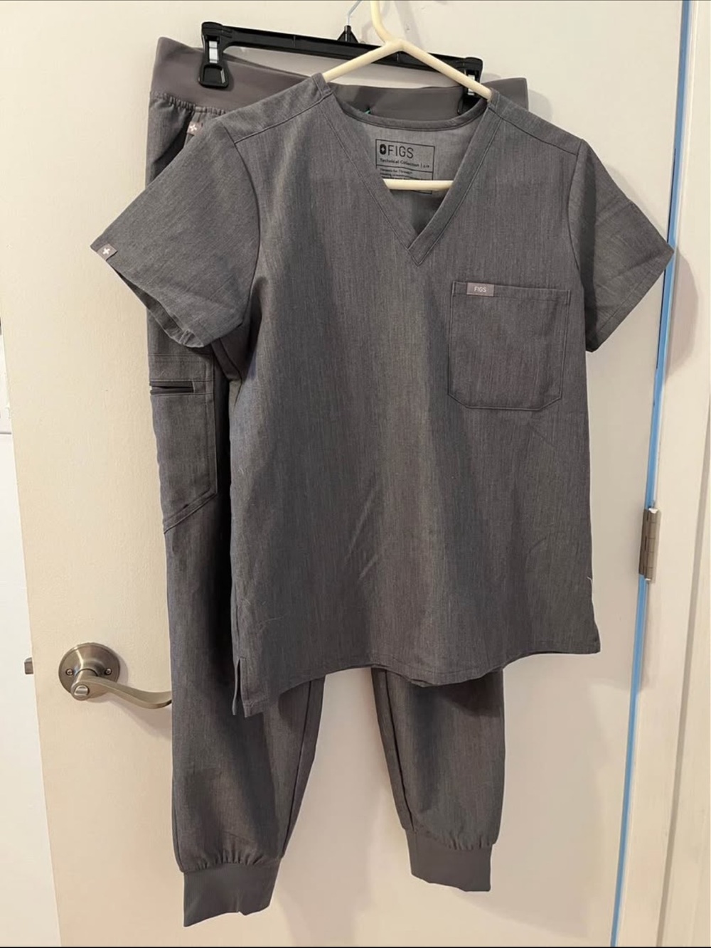 Figs Technical Collection Scrub Top S and Joggers M in Heather Gray